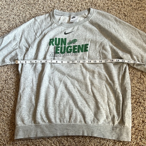 NEW Condition super soft Nike “RUN EUGENE” marathon long-sleeved crewneck top - Picture 6 of 9